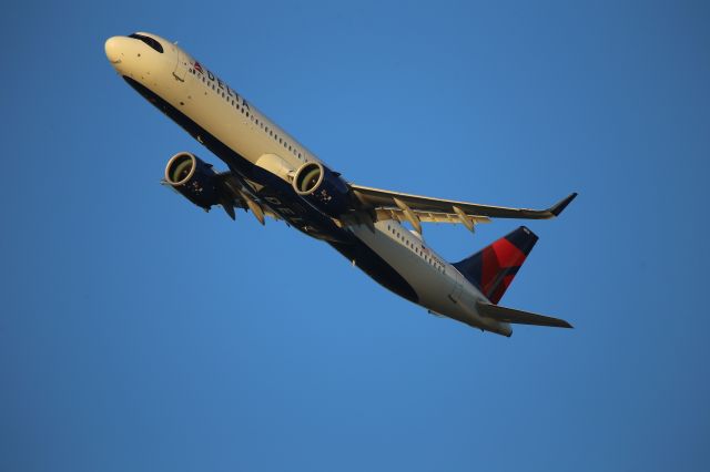 Airbus A321neo (N526DE)
