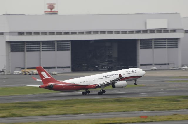 Airbus A330-300 (B-6127) - Takeoff at Tokyo-Haneda Intl Airport on 2014/10/24