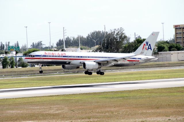 BOEING 767-200 (N621AM)