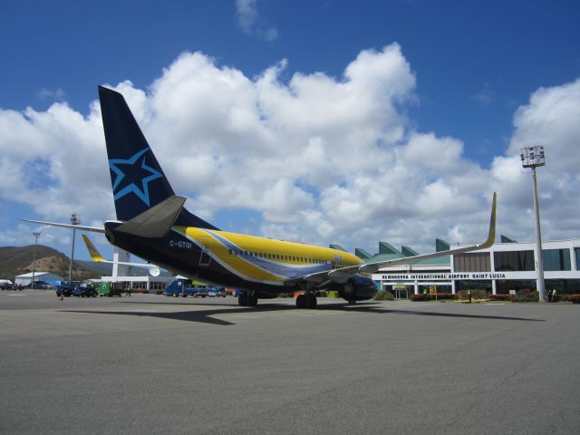 Boeing 737-700 (C-GTQI)