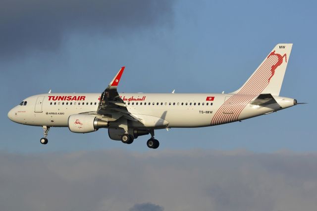 Airbus A320 (TS-IMW)