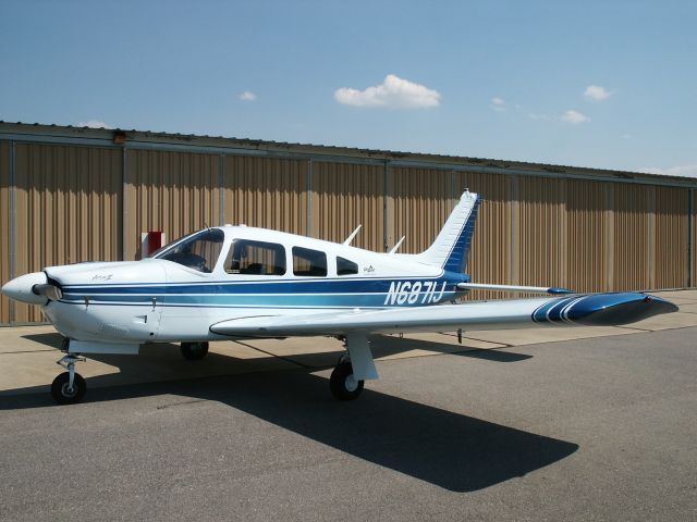 Piper Cherokee Arrow (N6871J)