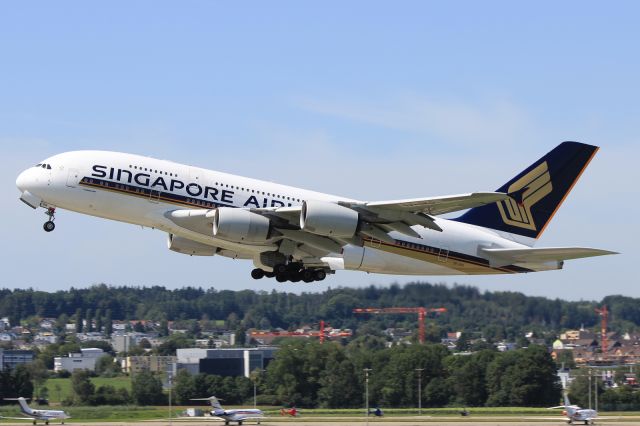 Airbus A380-800 (9V-SKQ)