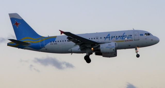 Airbus A319 (P4-AAE)