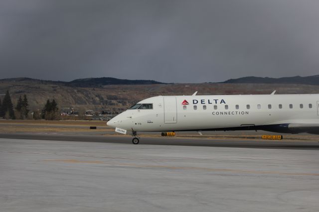 Canadair Regional Jet CRJ-700 (N713EV) - N713EV at Butte as SKYWEST 4312 from KSLC with the Berkeley Pit behind it.br /br /Taken 17:02, November 2, 2024 with a Canon EOS T2i and 70-300mm (70mm, 1/200, ƒ5.0, ISO 100)
