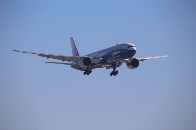 BOEING 777-300ER (B-18007)