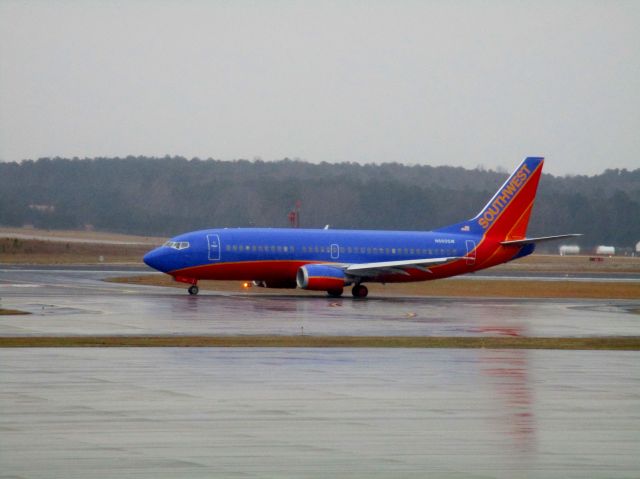 BOEING 737-300 (N660SW) - The former Nancy Davis Pacemaker with Piedmont (PIs 100th Boeing), Western Pacifics Simpsons logojet, and now one of the oldest planes in Southwests fleet.