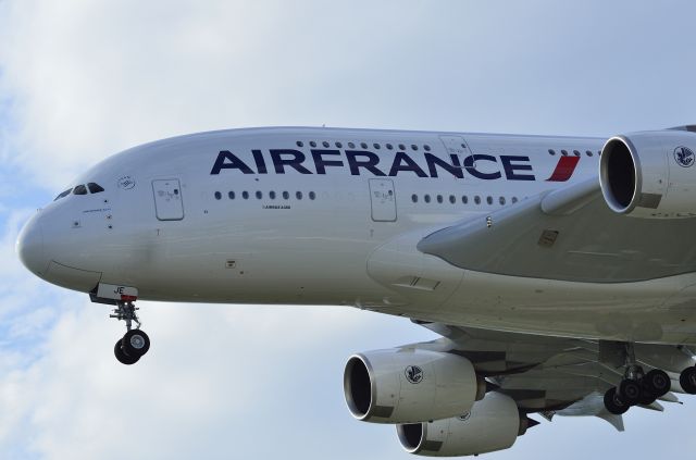 Airbus A380-800 —
