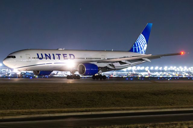 Boeing 777-200 (N789UA)