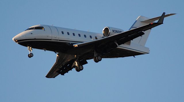 Canadair Challenger (N360SL)