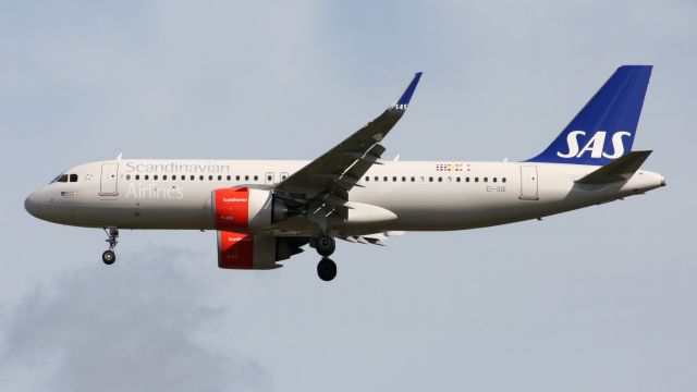 Airbus A320 (EI-SIE)