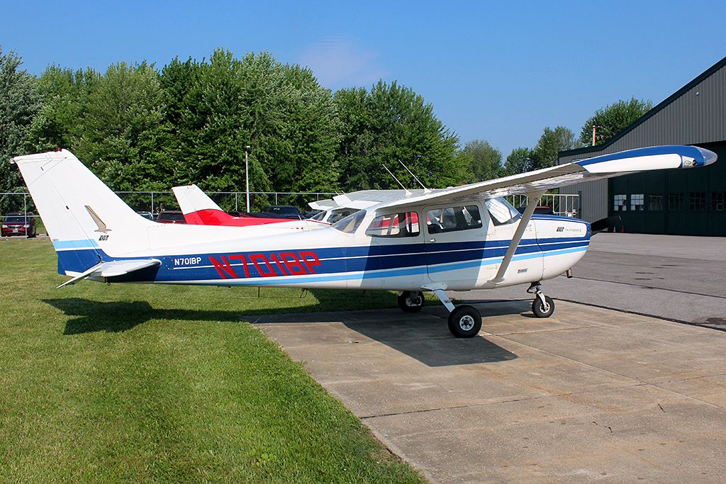 Cessna Skyhawk (N701BP)