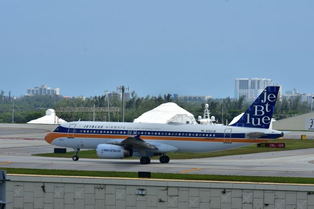 Airbus A320 (N763JB)