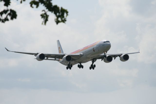 Airbus A340-600 (EC-IOB)