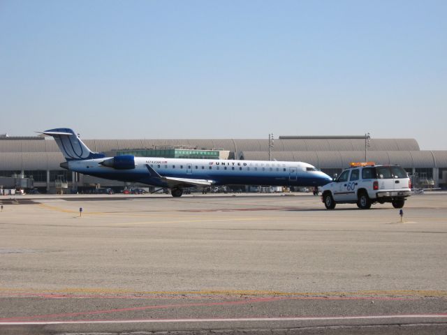 Canadair Regional Jet CRJ-700 (N742SK) - Turning onto RWY 19R