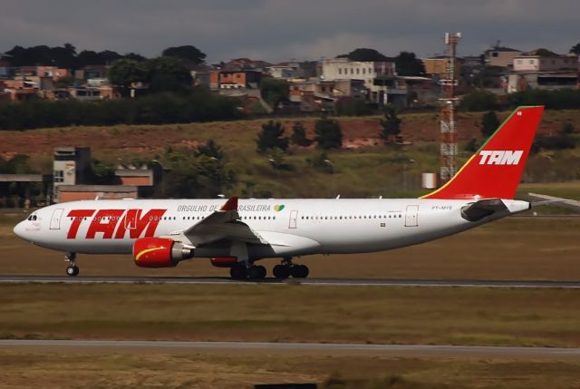 Airbus A330-300 (PT-MVB)