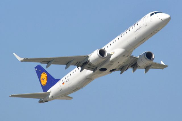 Embraer ERJ-190 (D-AEBN)