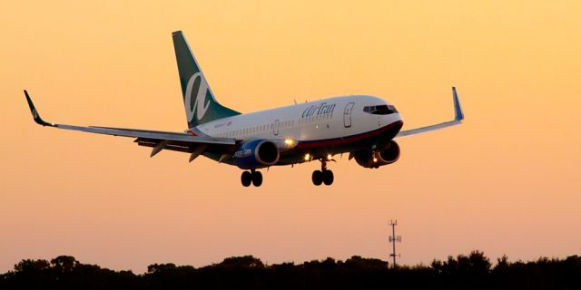 Boeing 737-700 (N288AT)