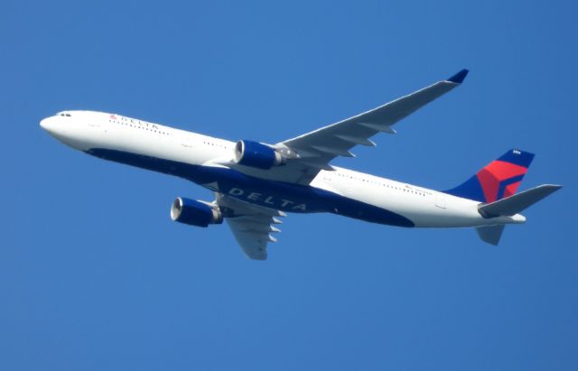 Airbus A330-300 (N804NW) - Shown here is a Delta Airlines Airbus A330-300 a few minutes until landing in the Spring of 2017.