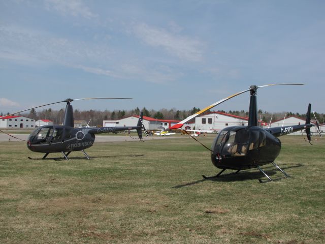 Robinson R-44 (C-GUYQ) - Salon de laviation virtuelle du Québec QC Aéroport de Lachute CSE4 25-04-2009 Robinson R-44 C-GUYQ