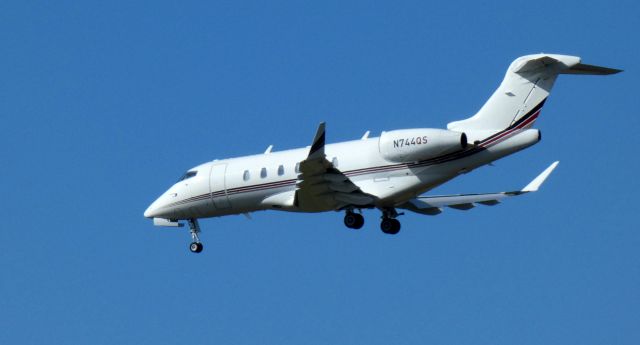 Canadair Challenger 350 (N744QS) - On final is this 2017 Bombardier Canadair Challenger 350 in the Autumn of 2020.