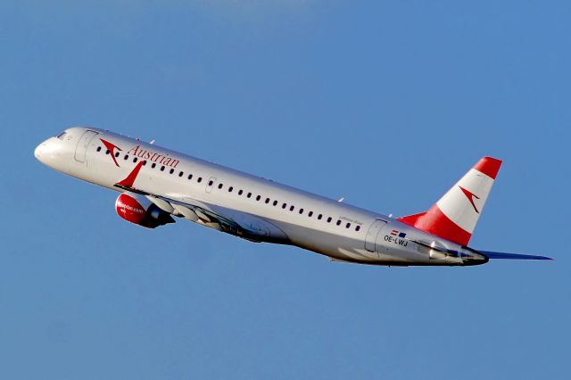 EMBRAER 195 (OE-LWJ)