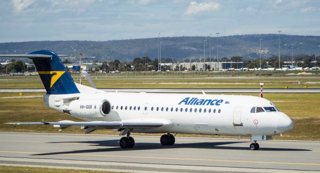 Fokker 100 (VH-QQR)