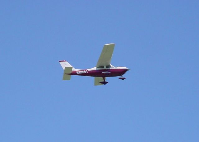 Cessna Cardinal (N30661) - Departing 09 on 5/18/09