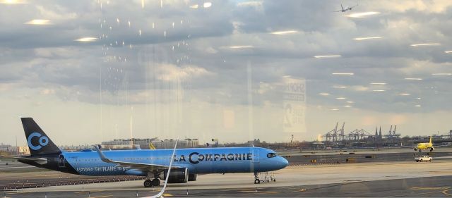 Airbus A321neo (F-HBUZ)