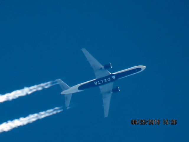 Boeing 757-200 (N661DN)