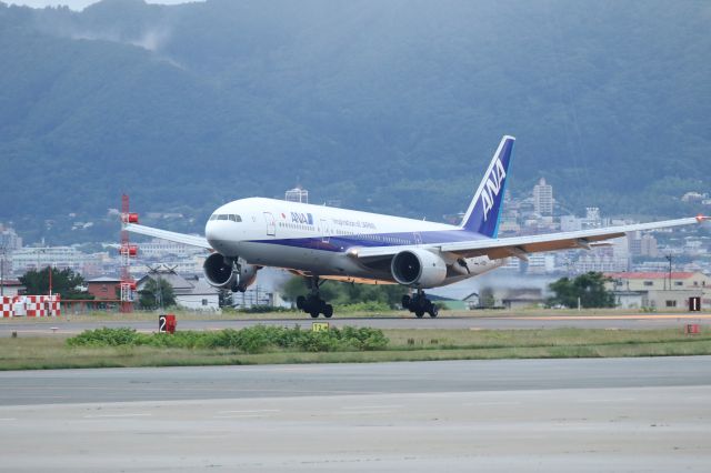 Boeing 777-200 (JA701A) - 06 July 2016:HND-HKD