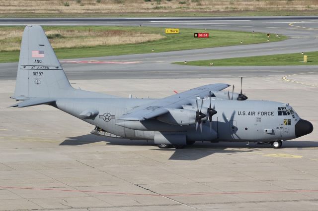 Lockheed C-130 Hercules (90-1797) - pick some parachutists, to Grafenwoehr.