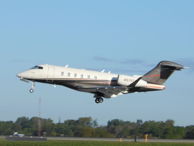 Bombardier Challenger 300 (N574FX)