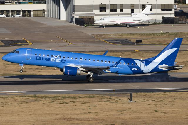 Embraer ERJ-190 (N102BZ)