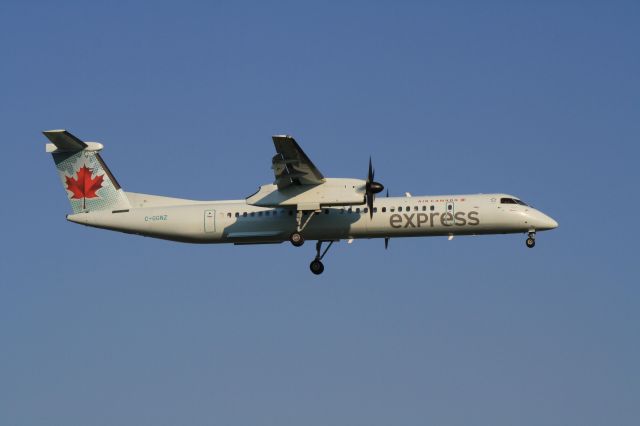 de Havilland Dash 8-400 (C-GGNZ)