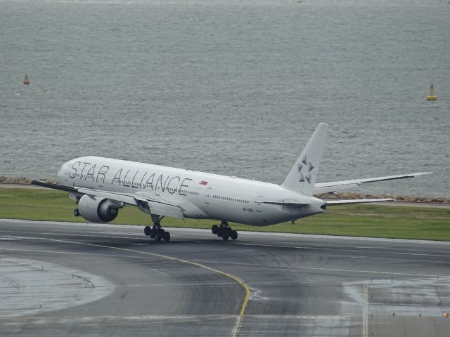 BOEING 777-300ER (9V-SWJ)