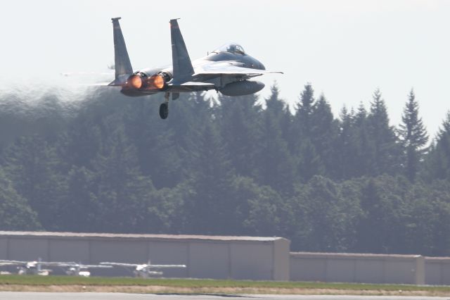 KHIO — - A little trouble with the rear left gear retraction at the 2007 Oregon International Airshow. It finally went upi just after the afterburners..