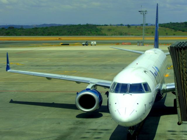 Embraer ERJ-190 (PR-AYF)