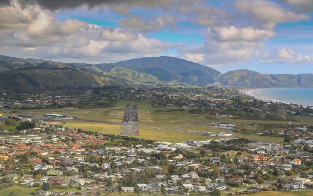 Cessna Skyhawk (ZK-TZR) - FInals for Paraparaumu, NZ, October 2020.