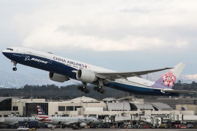 BOEING 777-300ER (B-18007) - Boeing cs