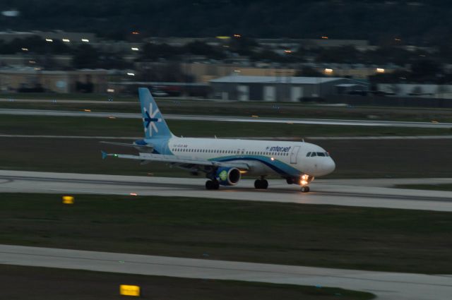 Airbus A320 (XA-ECO) - Landing 13R