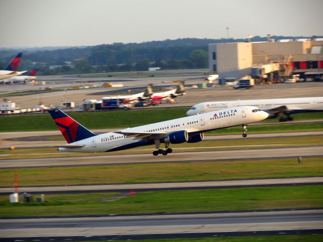 Boeing 757-200 (N6714Q)