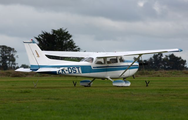 Cessna Skyhawk (ZK-DST)