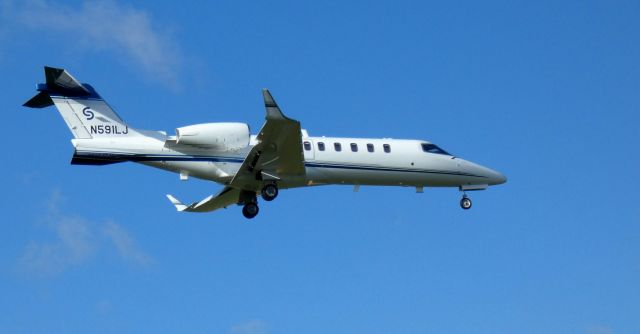 Bombardier Learjet 75 (N591LJ) - On final is this brand new Bombardier Learjet 75 in the Autumn of 2020