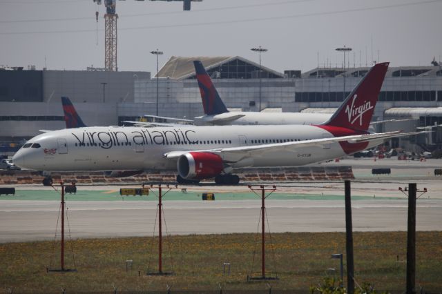Boeing 787-9 Dreamliner (G-VYUM)