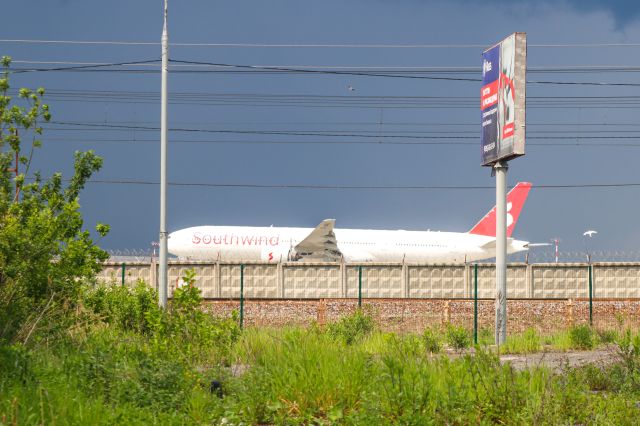 BOEING 777-300 (TC-GRU)