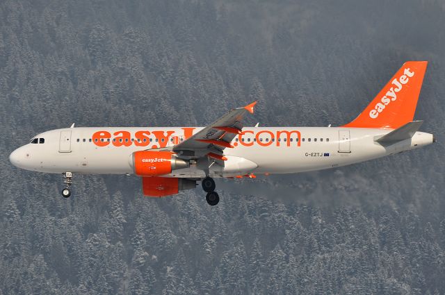 Airbus A320 (G-EZTJ)