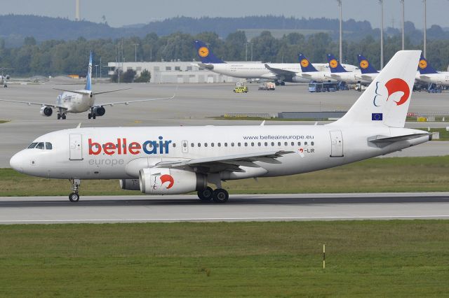 Airbus A319 (EI-LIR)