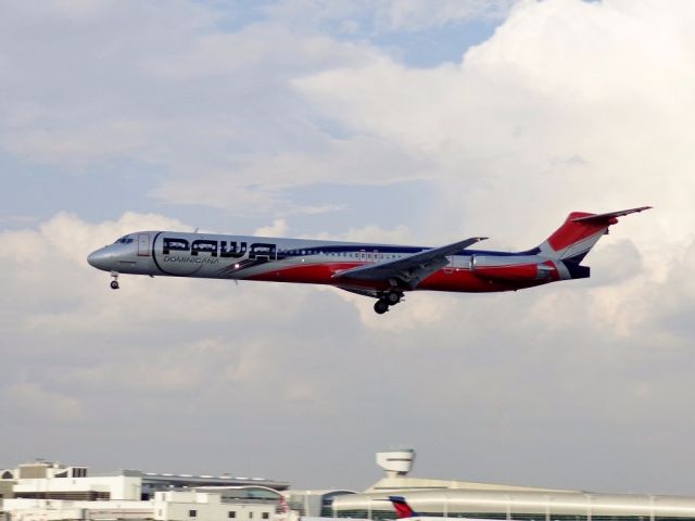 McDonnell Douglas MD-83 (HI992)