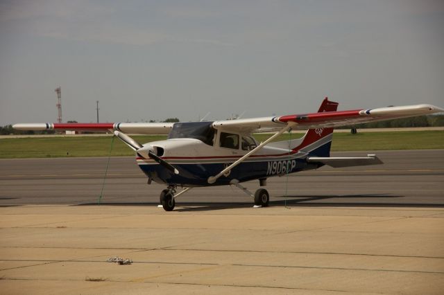 Cessna Skyhawk (N906CP)